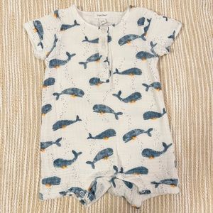 Angel Dear Short Sleeve Muslin Shortie Whale Romper, size 3-6 months